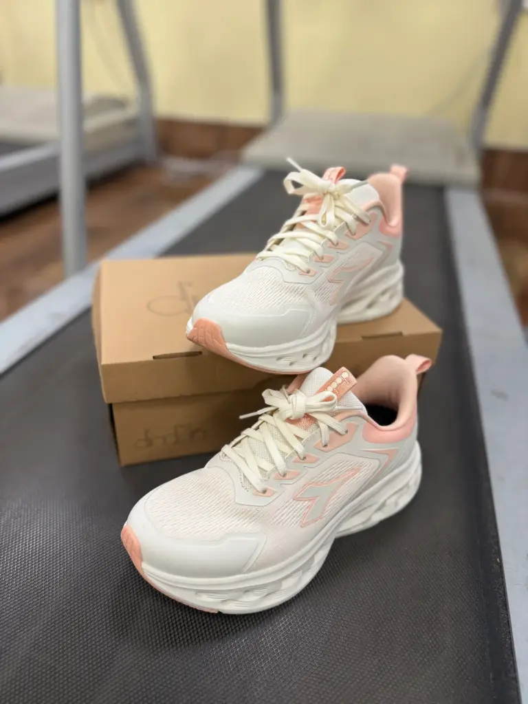 物理治療師陳郁安實穿 Diadora 城市光影時尚運動鞋
